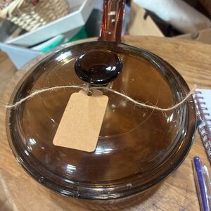 Corningware amber sauce pan pot with lid. 1 liter with spout